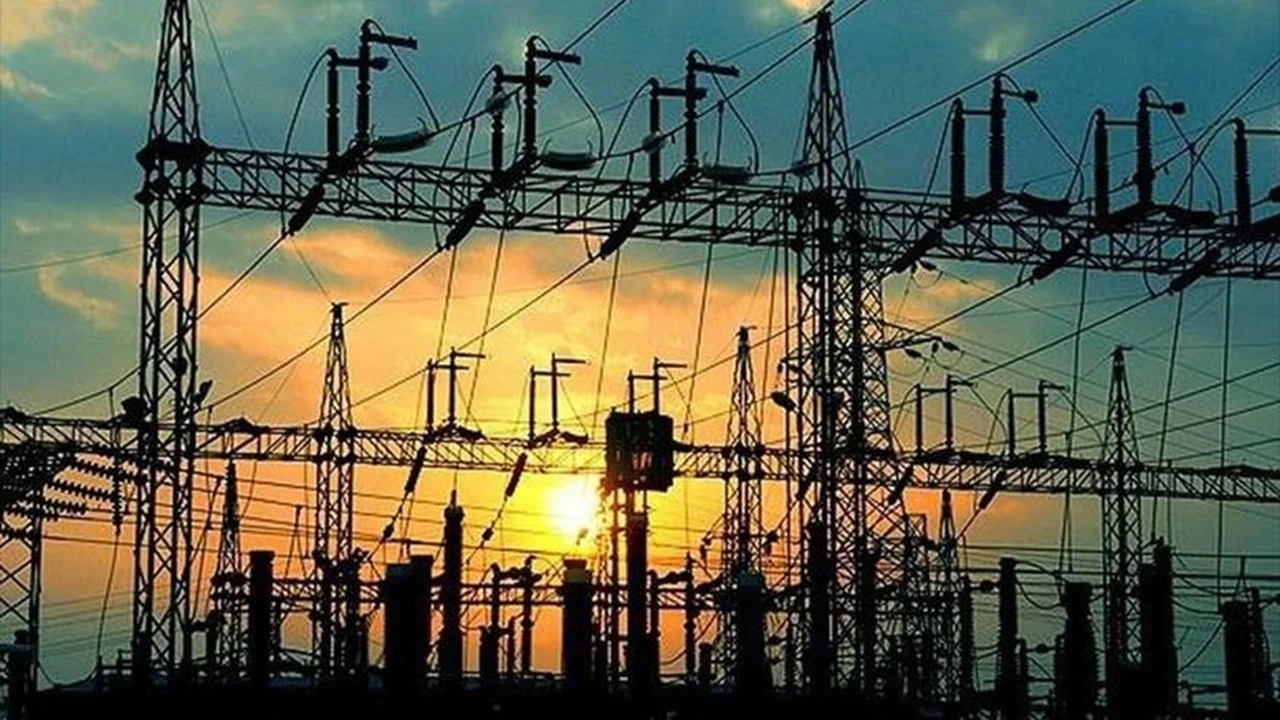 Elektrik fiyatlarında sert sıçrama: Zirve 3 bin 974 liraya çıktı