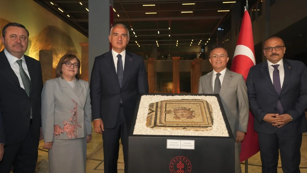Zeugma’nın kayıp parçası 60 yıl sonra ana vatanına döndü! Bakan Ersoy: Sadece mozaiği değil, hafızayı da tamamlıyoruz