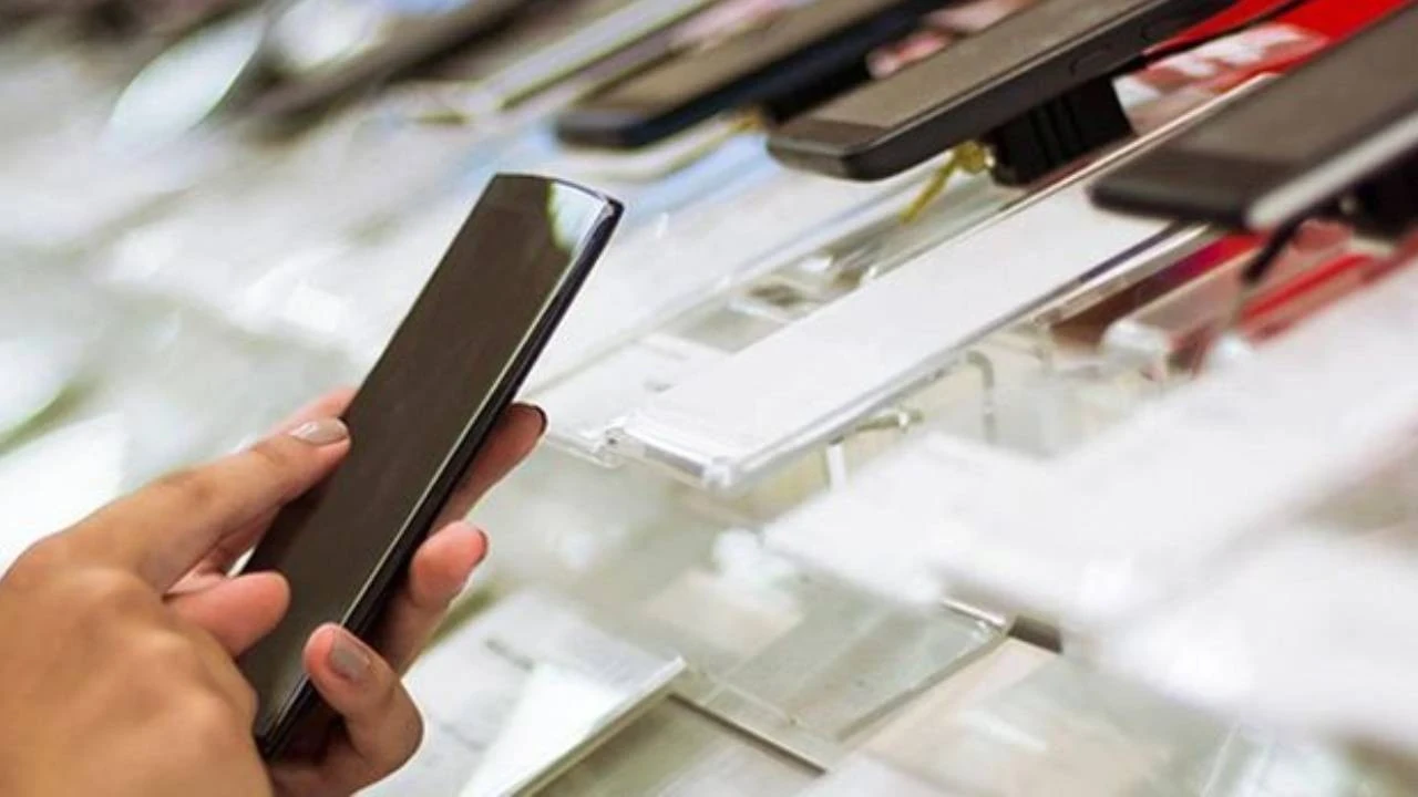 Dünyaca ünlü telefon markasında deprem! "Amiral Gemisi Katili' resmen çekiliyor: Artık satılmayacak