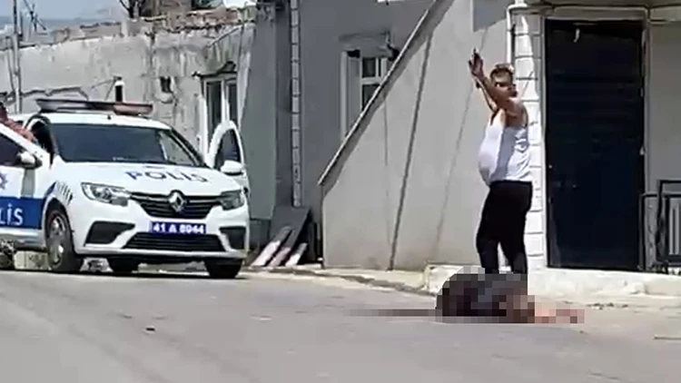 Sokak ortasında vahşet! 5 çocuk annesi kadın eşi tarafından sokakta defalarca bıçaklandı