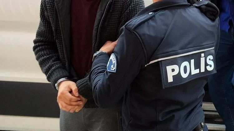 Sosyal medyada "silah teşhiri"ne 14 gözaltı