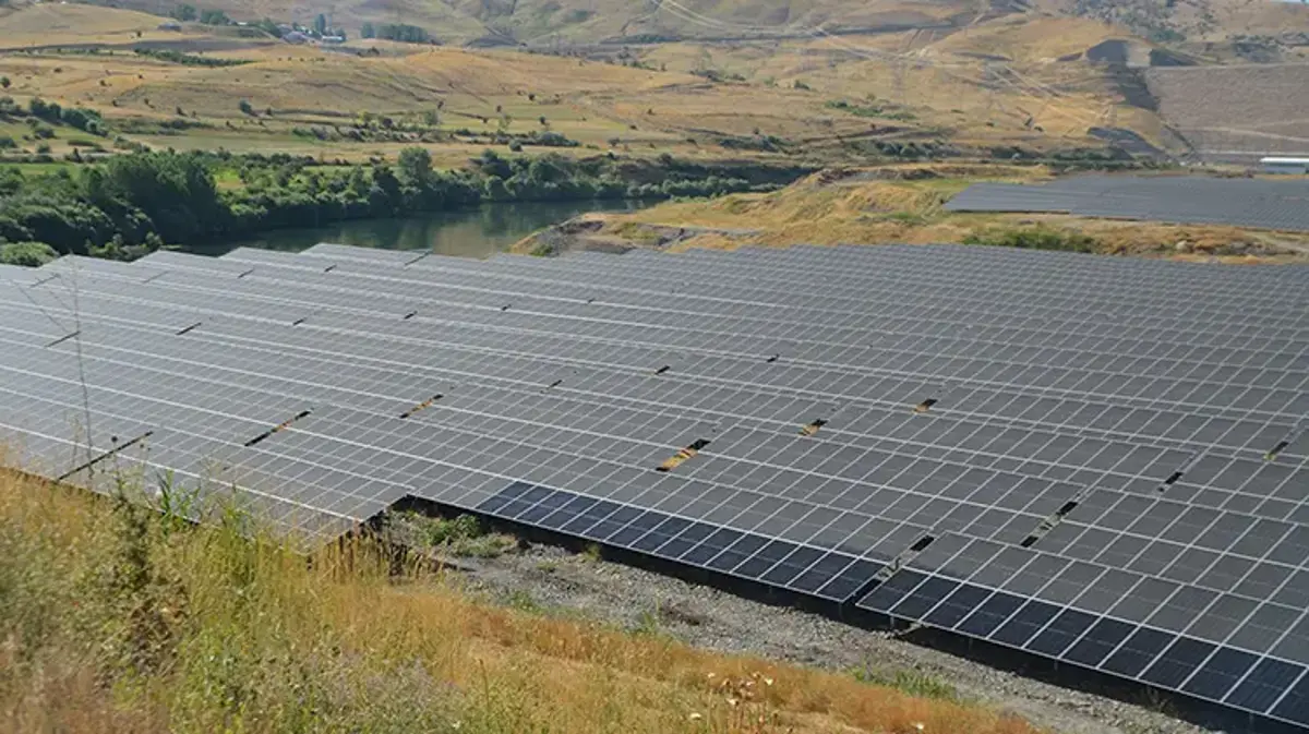 Muş'ta dev yenilenebilir enerji hamlesi! Alparslan-2 Barajı'nda GES elektrik üretimine başladı