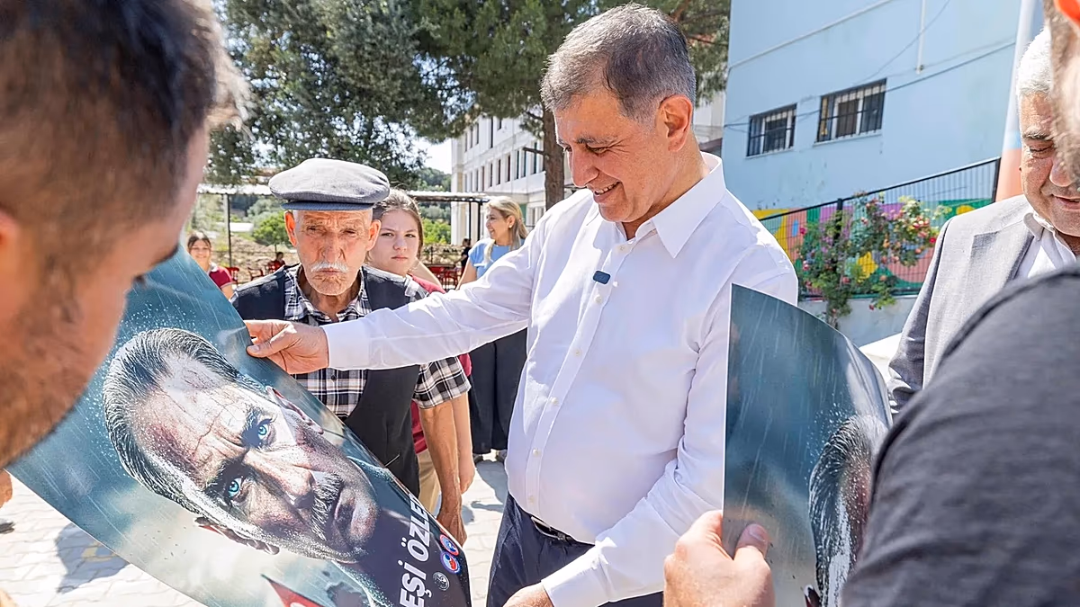 İzmir Büyükşehir Belediye Başkanı, AK Parti'ye geçmeyeceğini açıkladı