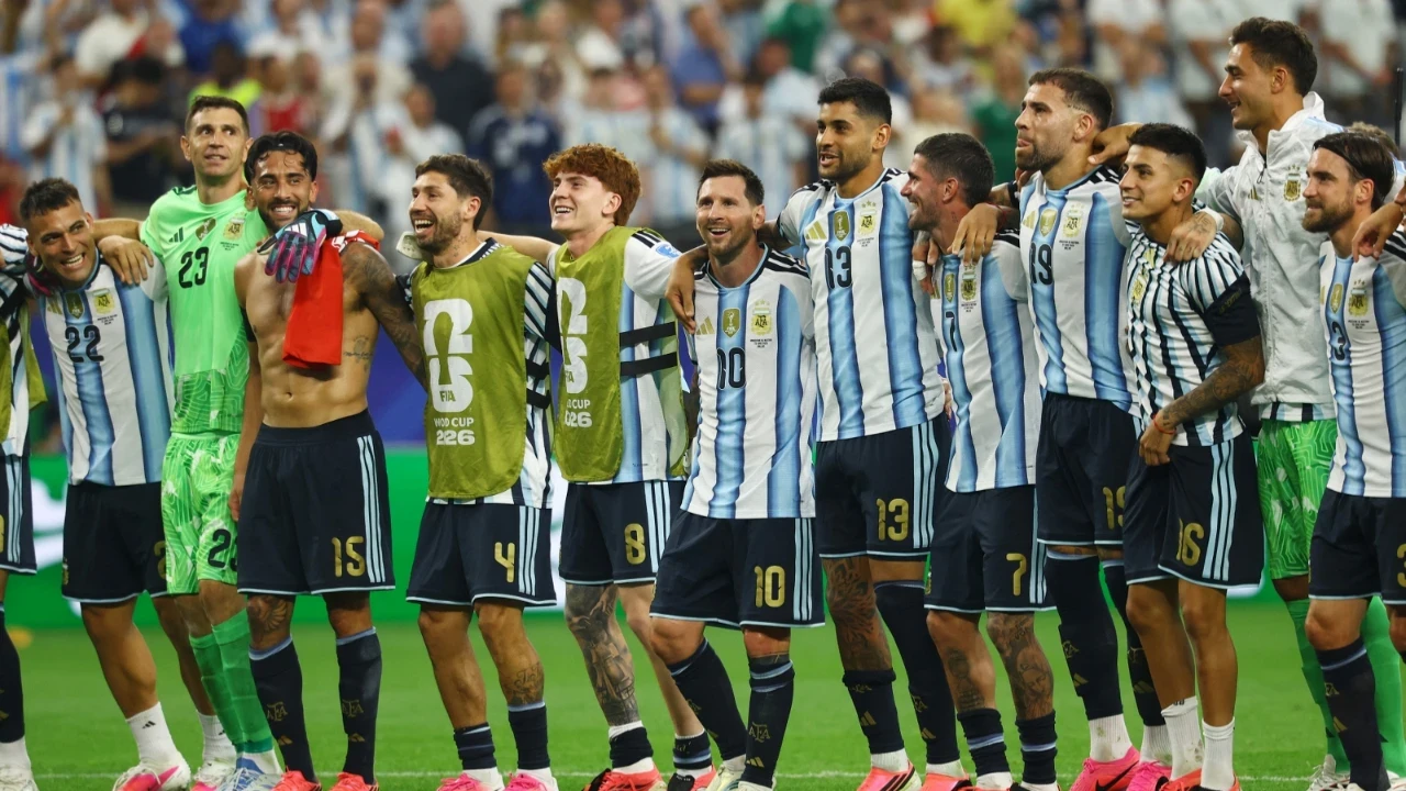 Messi, Arjantin'i son 16'ya taşıdı!