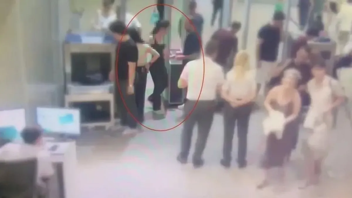 AVM’ye giden genç kızın çantasından çıkanlar akıllara durgunluk verdi