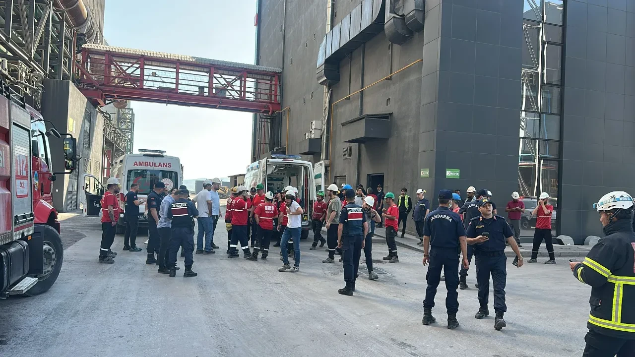 Bilecik'teki çelik fabrikasında patlama! Bölgeye çok sayıda ekip sevk edildi