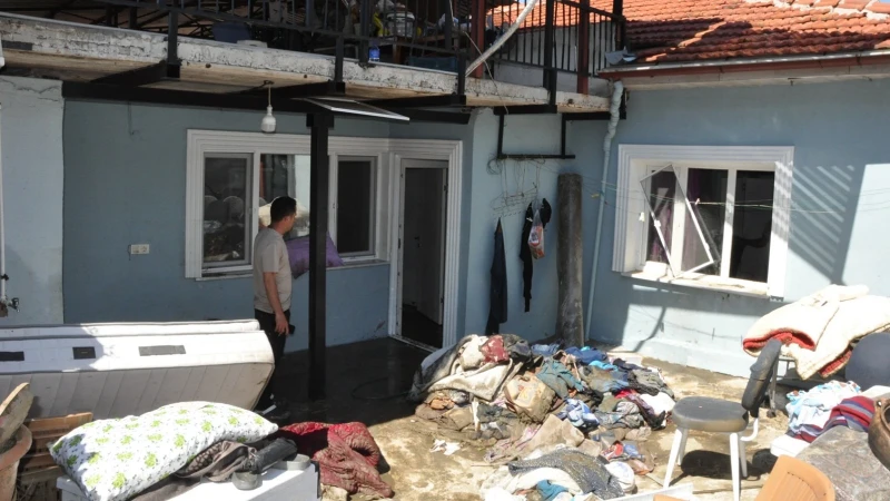 Sel suları boynuna kadar yükseldi: Kapıyı açmaya fırsatım olmadı