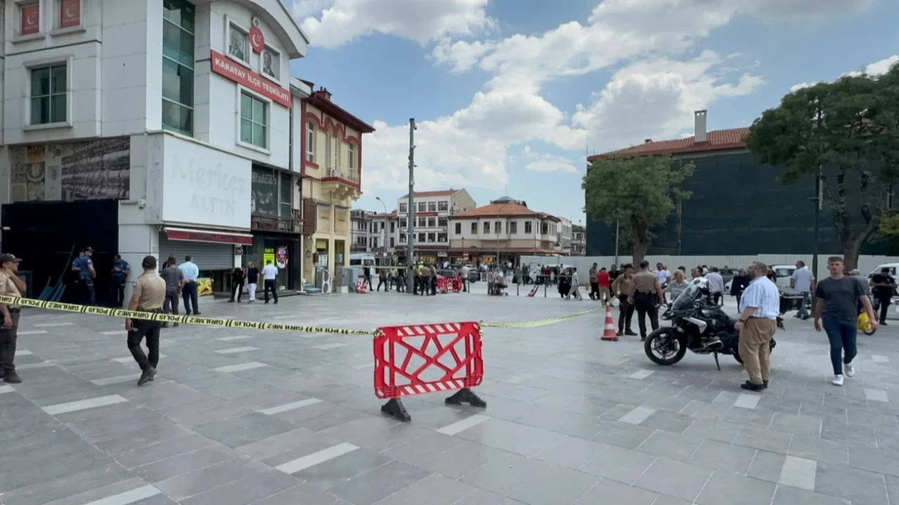 Tartıştığı kuyumcuyu göğsünden vurdu