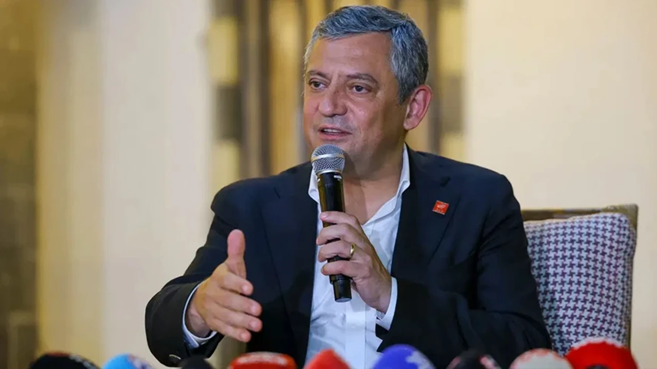 Özgür Özel'den çok konuşulacak yeni parti mesajı! "CHP'ye atanan kayyum..."