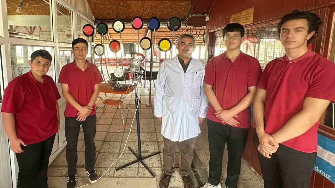 Daha başlamadan engelleyecek: Öğrencilerden yangın savar sistem