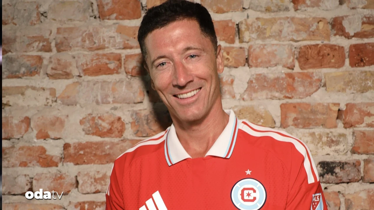 Fenerbahçe ile anılıyordu: Lewandowski imzayı attı