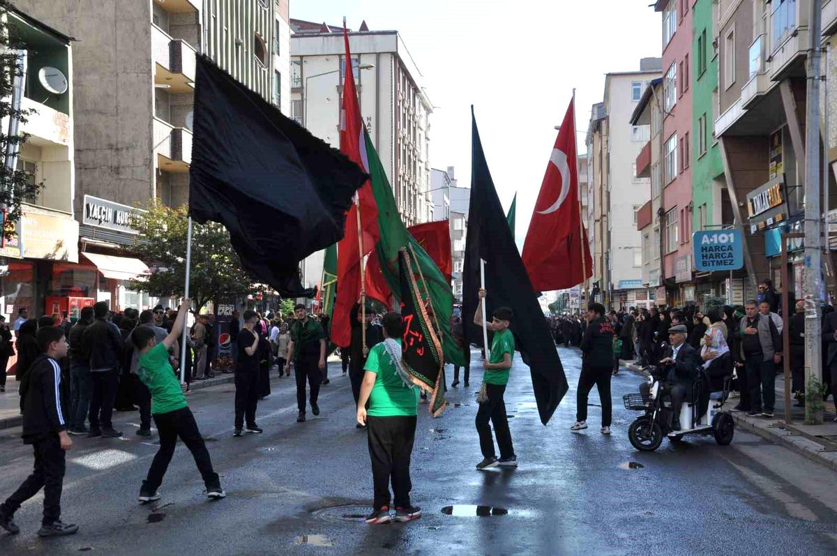 Kars’ta Kerbela Şehitleri Aşure Günü’nde Anıldı