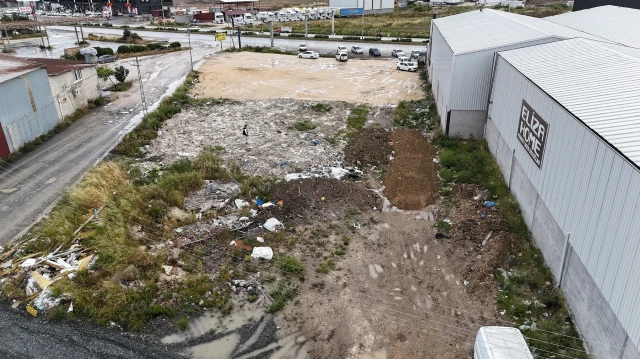 Hafriyat kamyonlarının korsan döküm yönetimi esnafı canından bezdirdi: Sürücülerin savunmaları 'pes' dedirtti