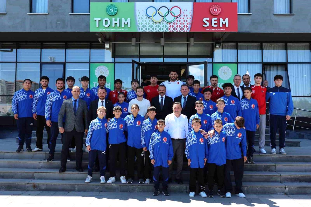 Vali Çiçek'ten Gençlik ve Spor İl Müdürlüğü'ne ziyaret