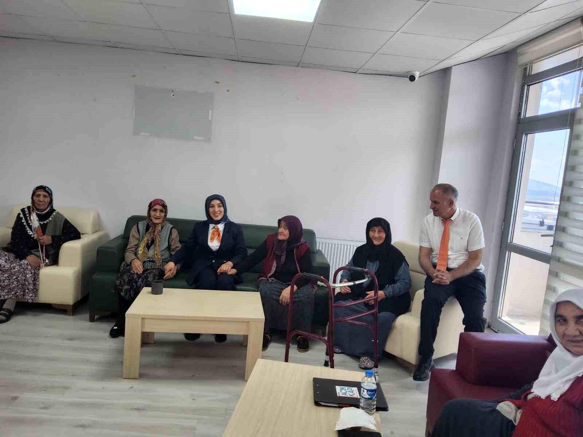Kars Açık Kapı'dan huzurevi sakinlerine anlamlı ziyaret