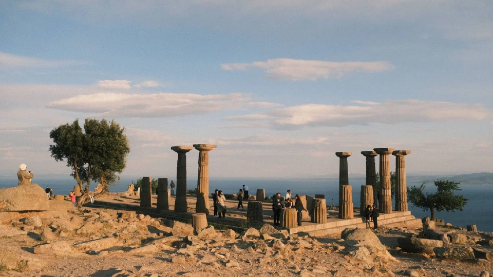 Assos Antik Kenti 2 Bin Yıllık Mirasıyla Öne Çıkıyor