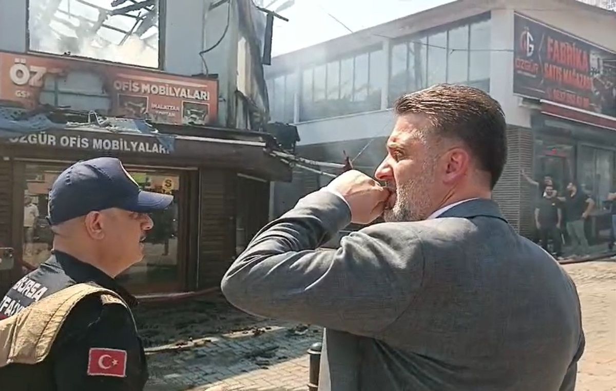 Bursa'da tarihi çarşıda yangın