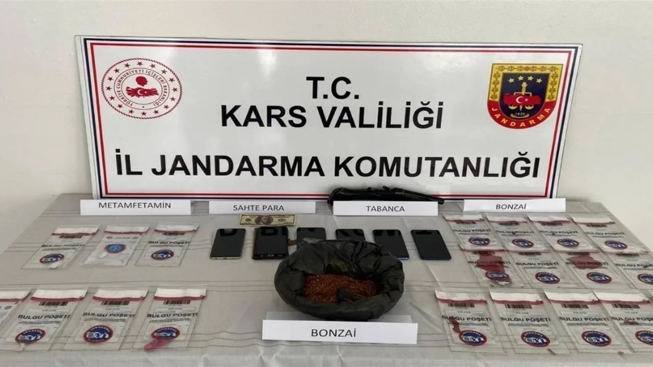 Kars'ta uyuşturucu ve sahte para operasyonu: 7 zanlı tutuklandı