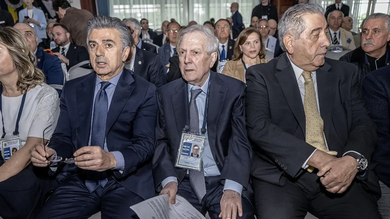 Fenerbahçe'de deprem! Sağ kolu istifa etti