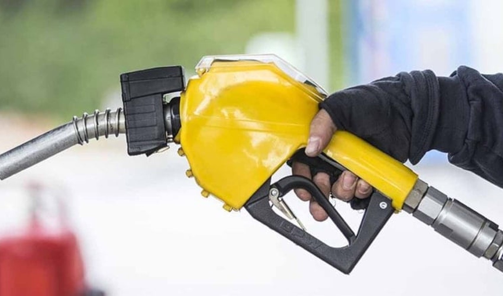 Benzine bu gece yarısı zam bekleniyor: Büyükşehirlerde litre fiyatı 67 TL sınırını aşacak