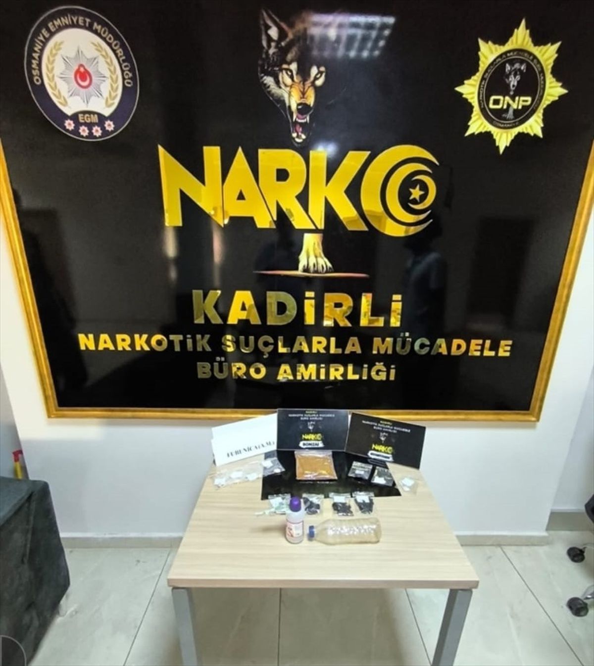 Kadirli ilçesinde asayiş uygulamalarında yakalanan 19 şüpheliden 8'i tutuklandı