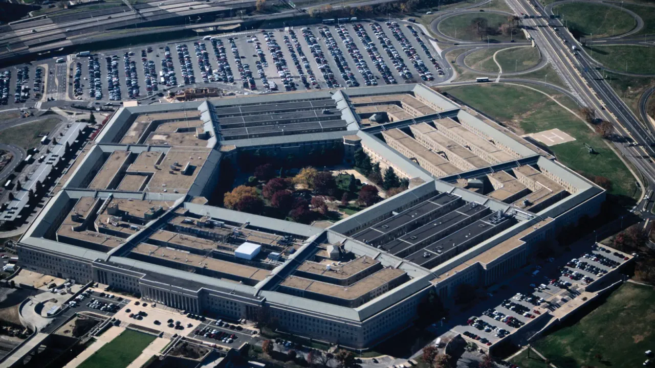 Pentagon'da tehlikeli madde alarmı: Bazı katlar tahliye edildi