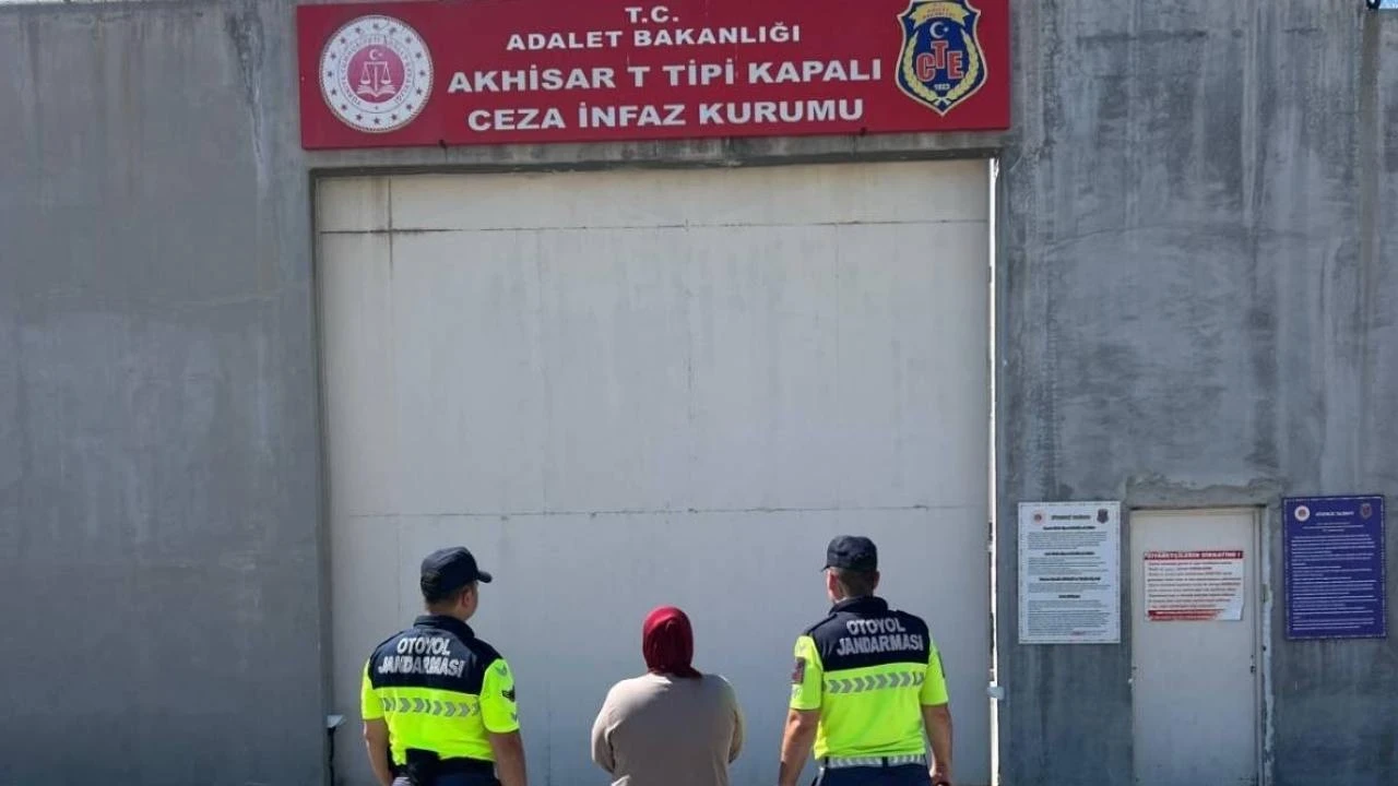12 hırsızlık dosyasından 37 yıl hapis cezası bulunan kadın yakalandı