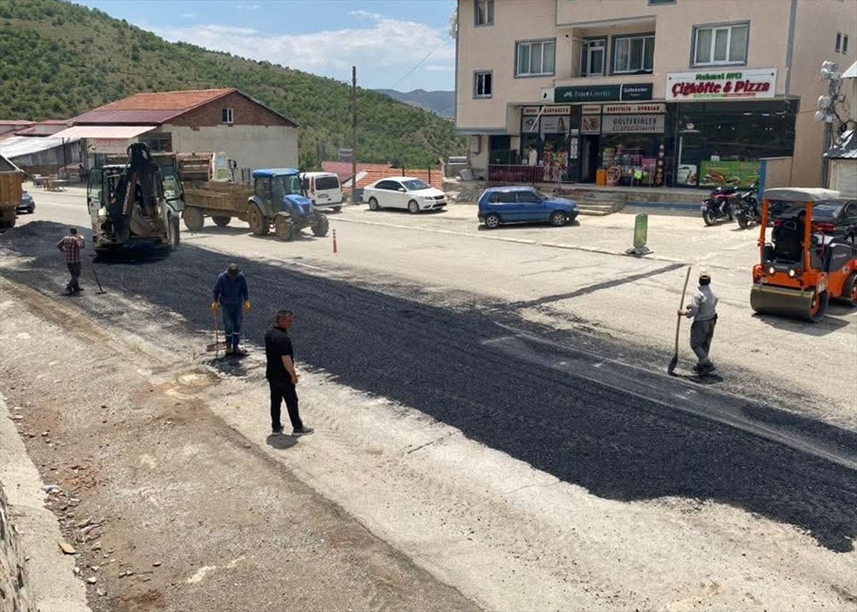 Çelikhan'da yollarda asfalt çalışması