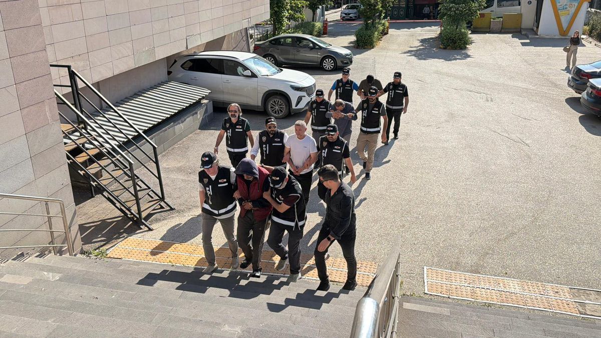 Eskişehir'de 'kaçak akaryakıt' operasyonu; 4 gözaltı