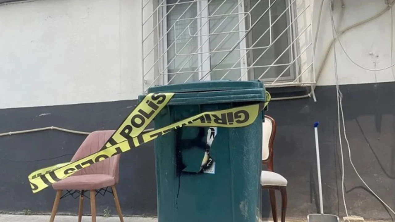 Adana’da dehşet: Eşini çekiçle yaralayıp bıçaklayan şüpheli kaçtı