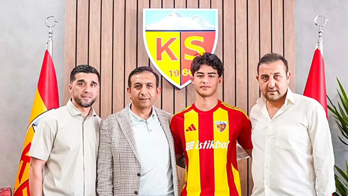 Kayserispor genç oyuncusu ile yeni sözleşme imzaladı