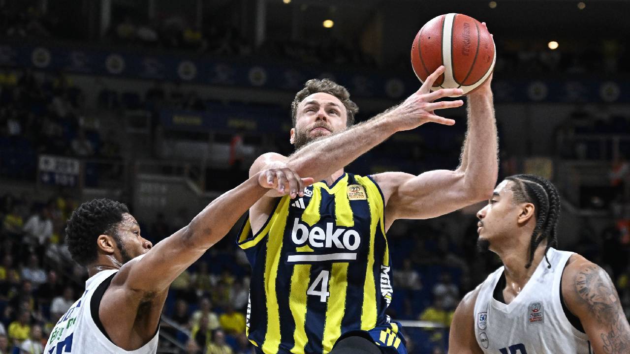 Fenerbahçe, Efes'i tek sayıyla geçti