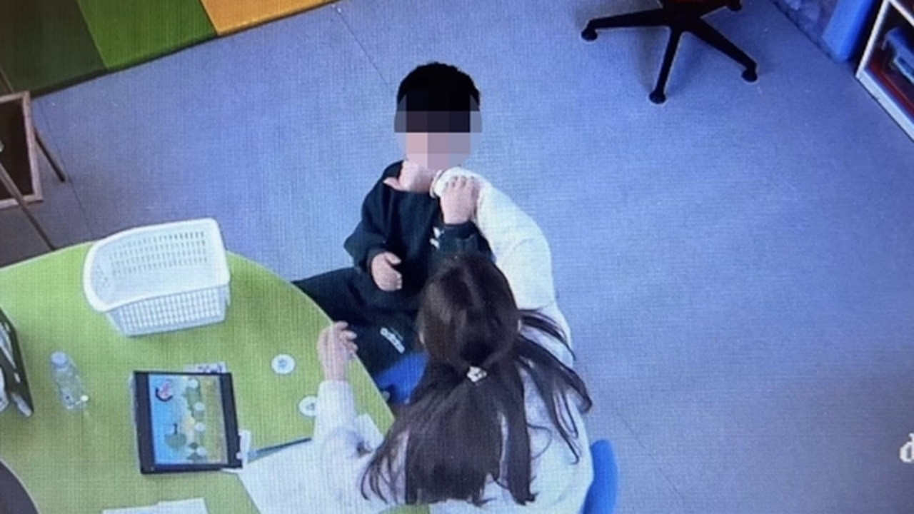 Otizmli çocuğa şiddetle suçlanan öğretmen hakim karşısında: "Yanaklarından tutup sevgi gösterisinde bulundum"