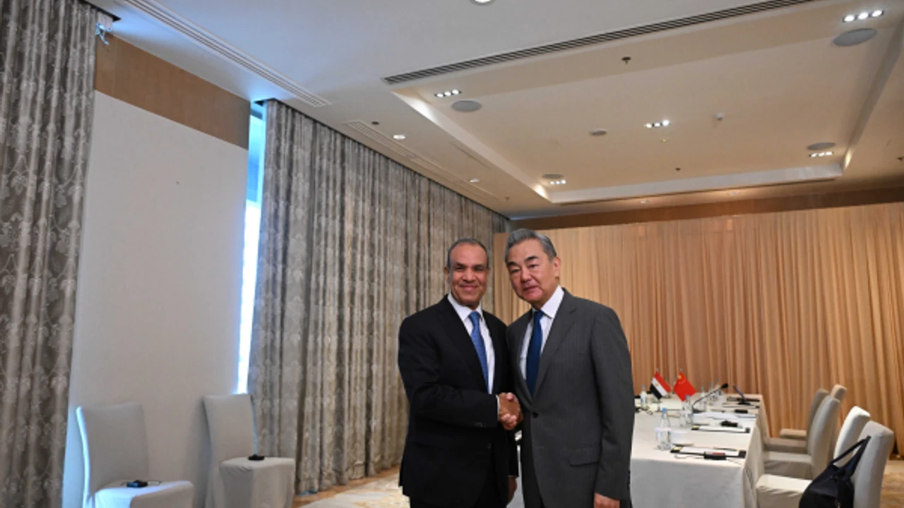 Wang Yi’den Mısır ve İngiltere ile diplomasi trafiği: İşbirliği ve çok taraflılık vurgusu
