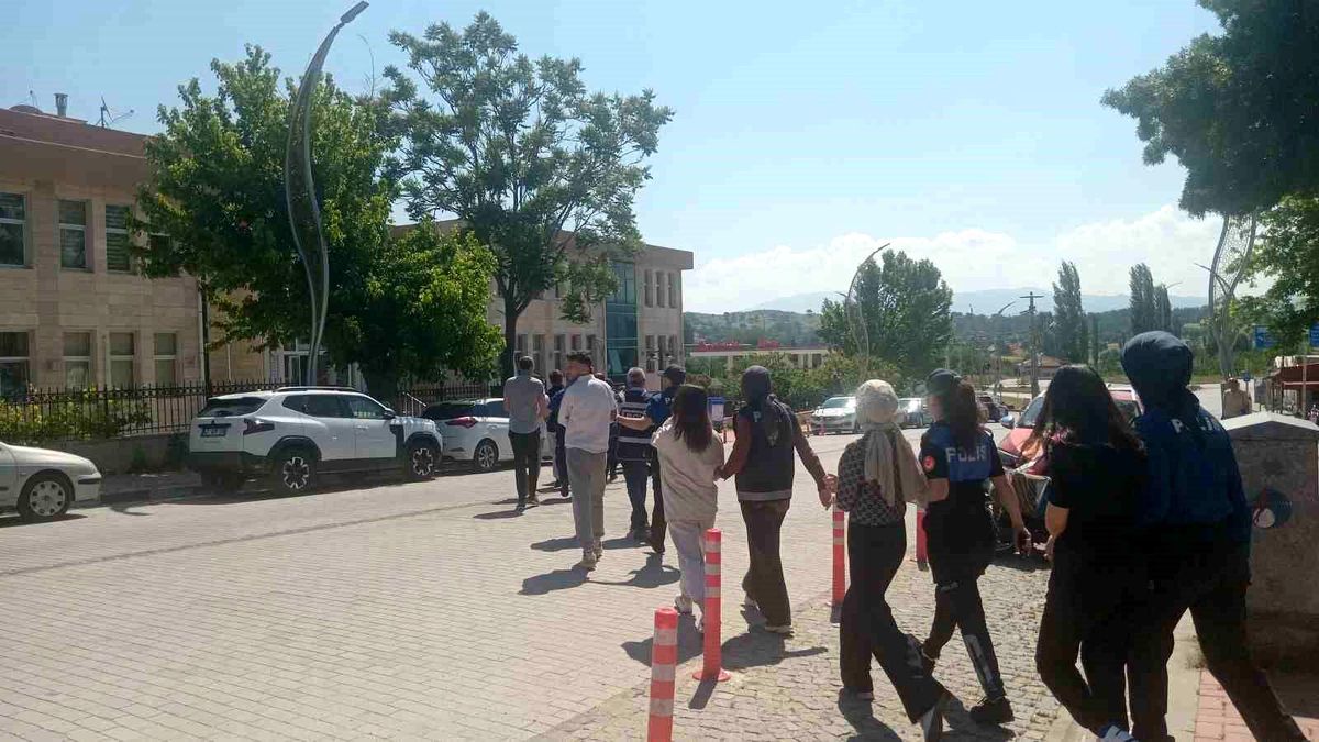Kütahya'daki uyuşturucu operasyonunda 28 şüpheli adliyeye sevk edildi