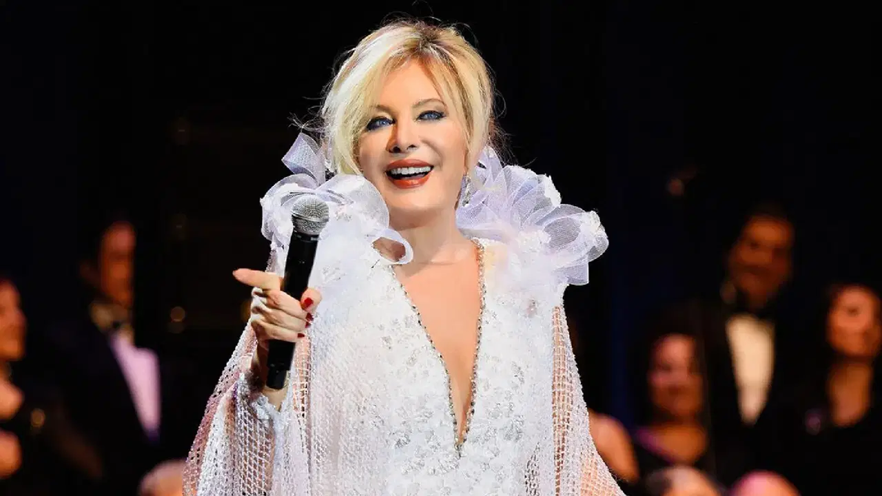 Usta sanatçı Emel Sayın'dan sevenlerini üzen haber! Konserlerini erteledi: 'Tedavi görmem gerekiyor'