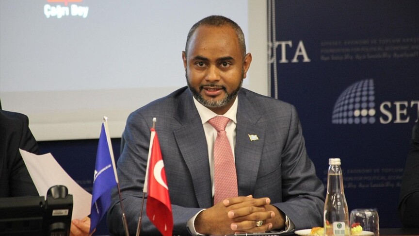 Somalili Bakan Nur'dan siyasette yer almak isteyenlere "savaş değil, sandık yolunu seçme" çağrısı