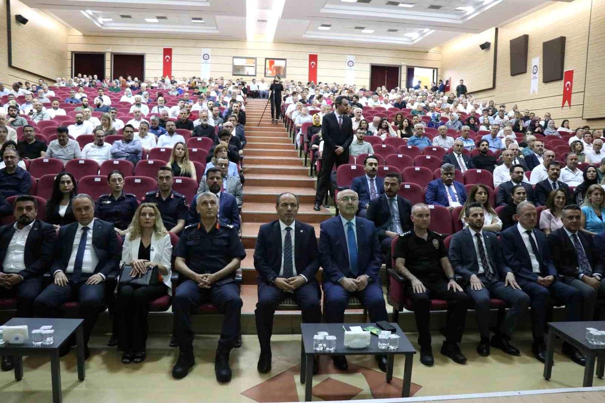 Vali'den kumar itirafı: 'Eşime bile reklam geliyor'