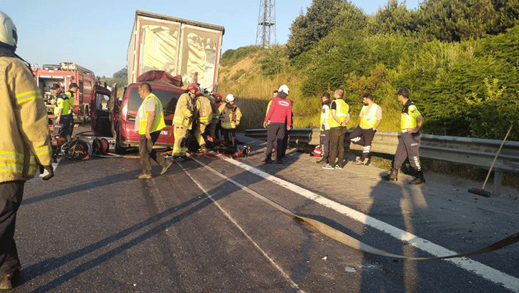 Son dakika! Kuzey Marmara Otoyolu'nda feci kaza: 1'i bebek 3 kişi hayatını kaybetti
