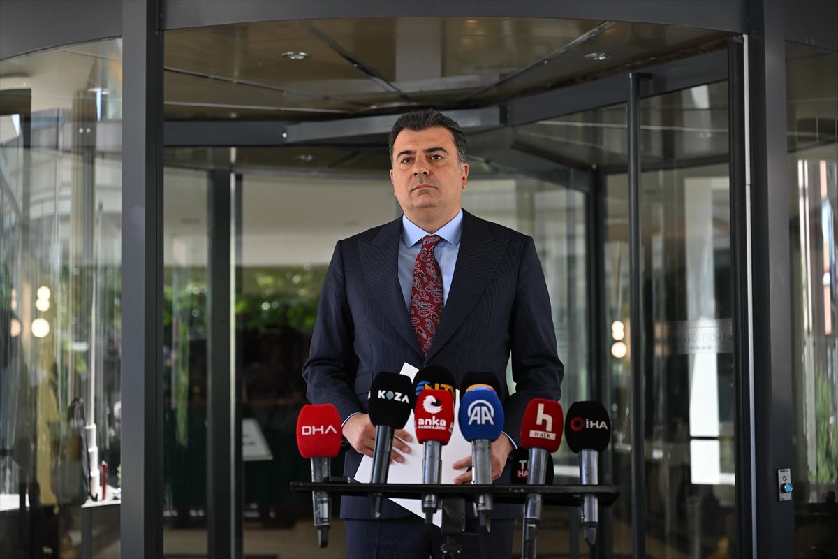 CHP Grup Başkanı Özel, partisinin bazı milletvekilleriyle bir araya geldi