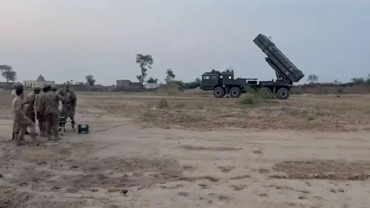 Sınırda çatışmalar şiddetlendi! Pakistan: 4 İHA'yı düşürdük