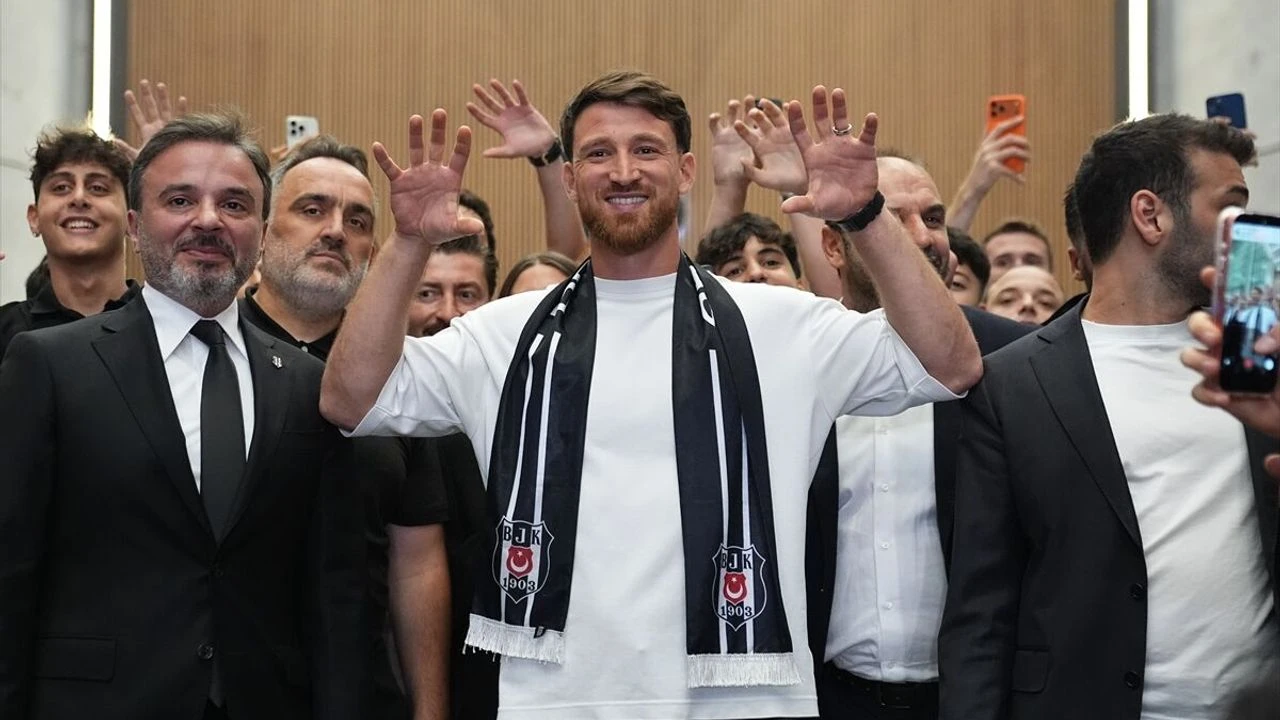 Beşiktaş'ın prensip anlaşmasına vardığı milli futbolcu Salih Özcan, İstanbul'a geldi