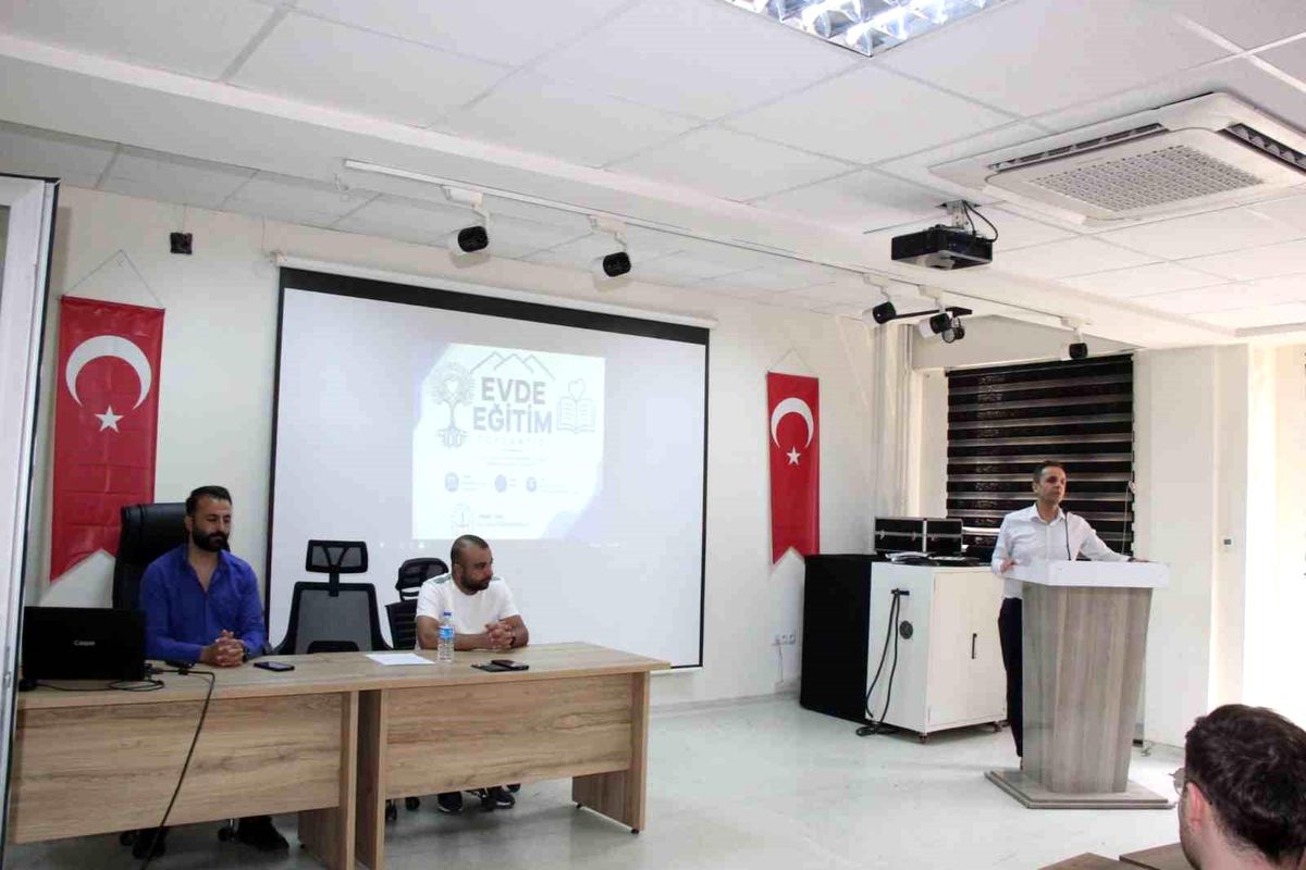 Cizre'de evde eğitim veren fedakar öğretmenler unutulmadı