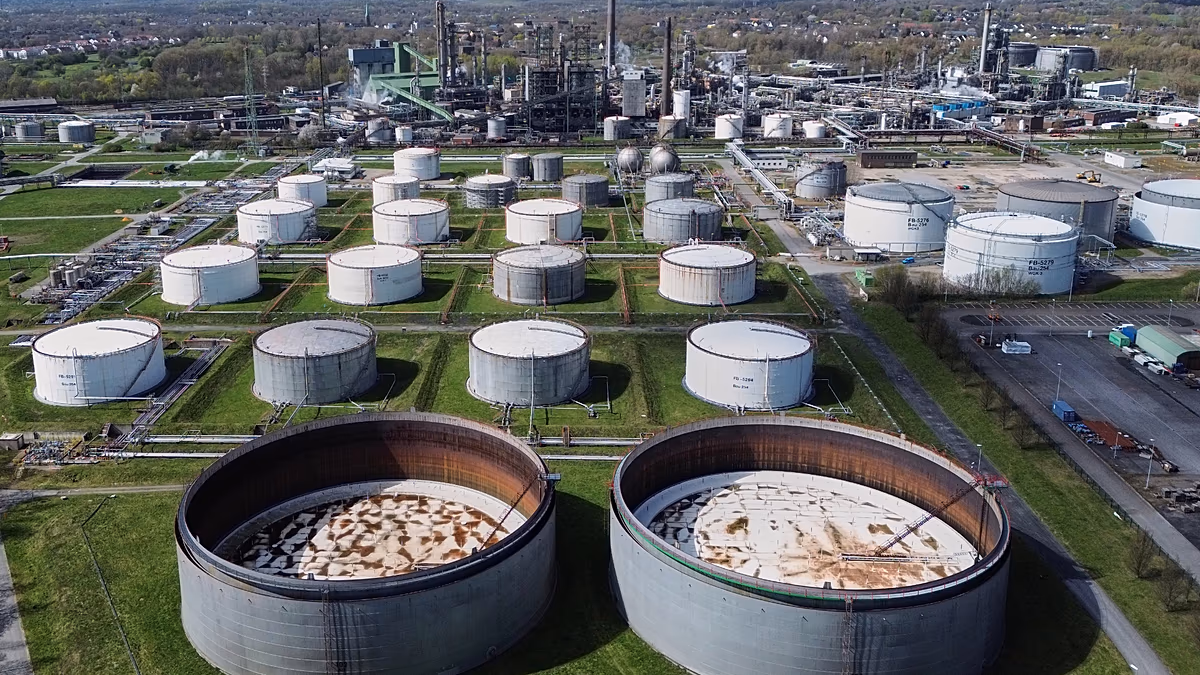 Hürmüz'ün açılacağı umuduyla petrol üç ayın dibinde