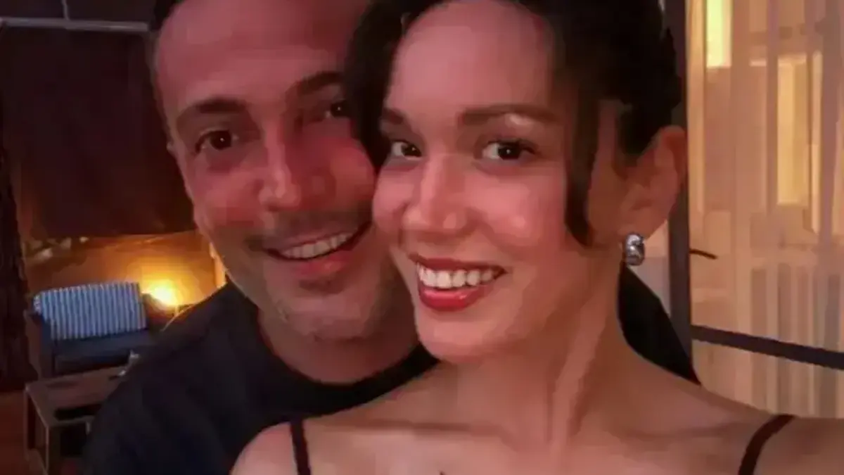 Havuz Başında Aşk Tazelediler! Oğuzhan Koç ile Hazal Subaşı'nın Romantik Karesine Beğeni Yağdı