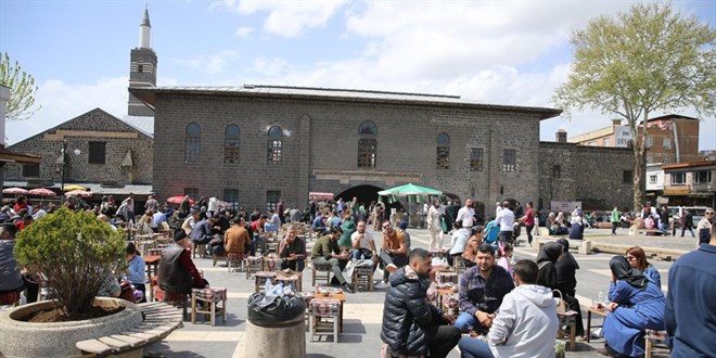 Yerli turistler aile ziyareti ve tatile 83,3 milyar lira harcadı