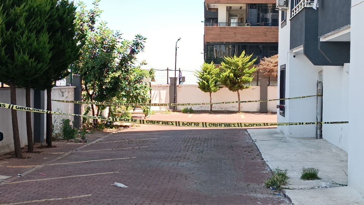 4 yaşındaki oğlunu kucağına alıp 8'inci kattan atlayan anne öldü, çocuğu yaşam mücadelesi veriyor