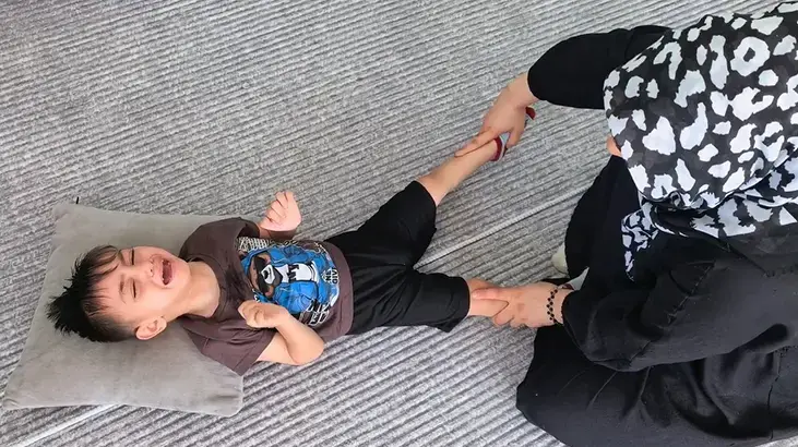 3,5 yaşındaki Miraç, konuşma yetisini de kaybetti