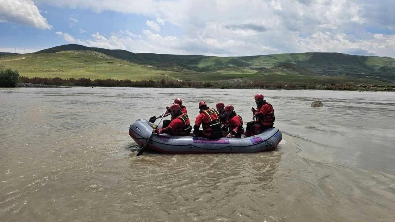 Aras Nehri'nde kaybolan çoban 101 personel tarafından aranıyor