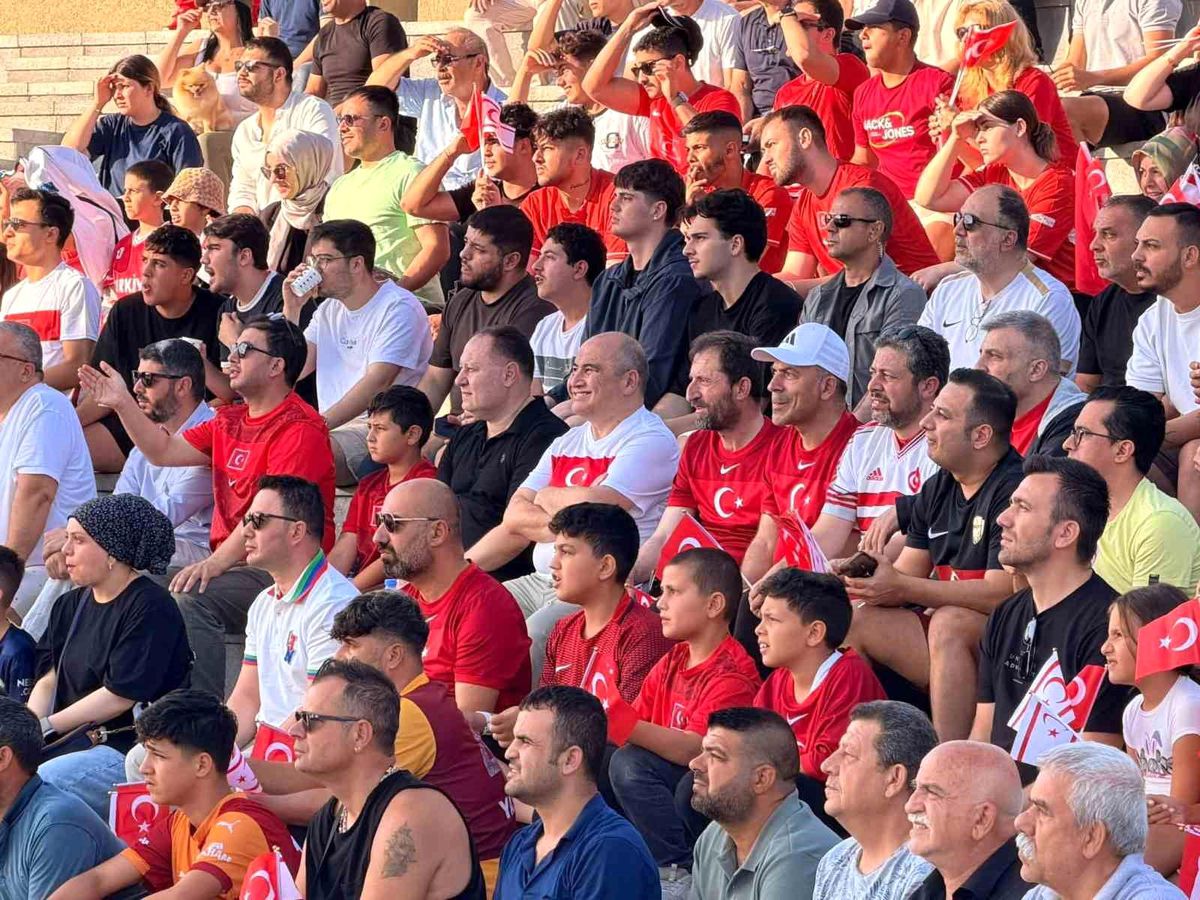Kıbrıs'ta Milli Takım Coşkusu: Dev Ekran Heyecanı
